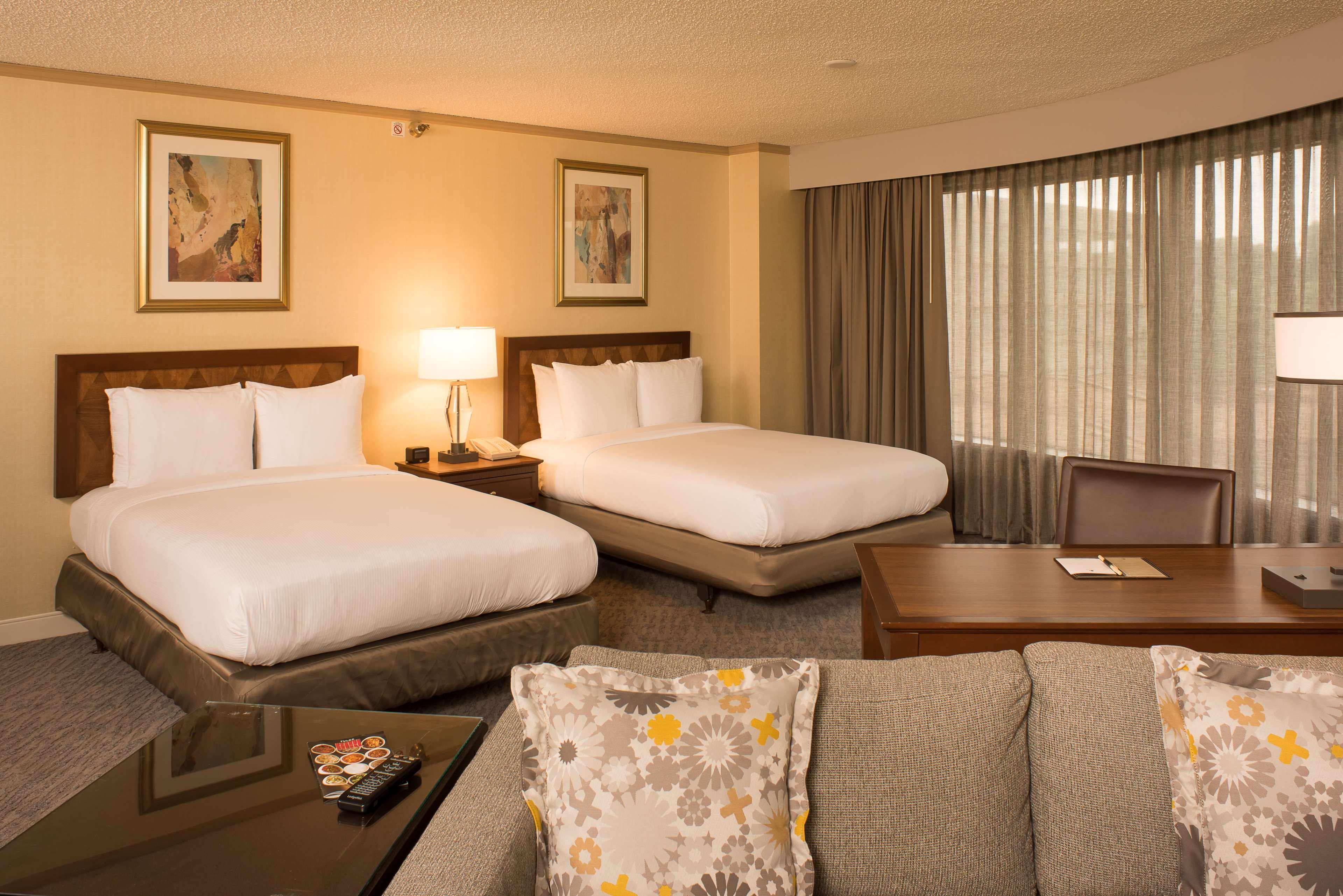 Doubletree By Hilton Tulsa At Warren Place Экстерьер фото