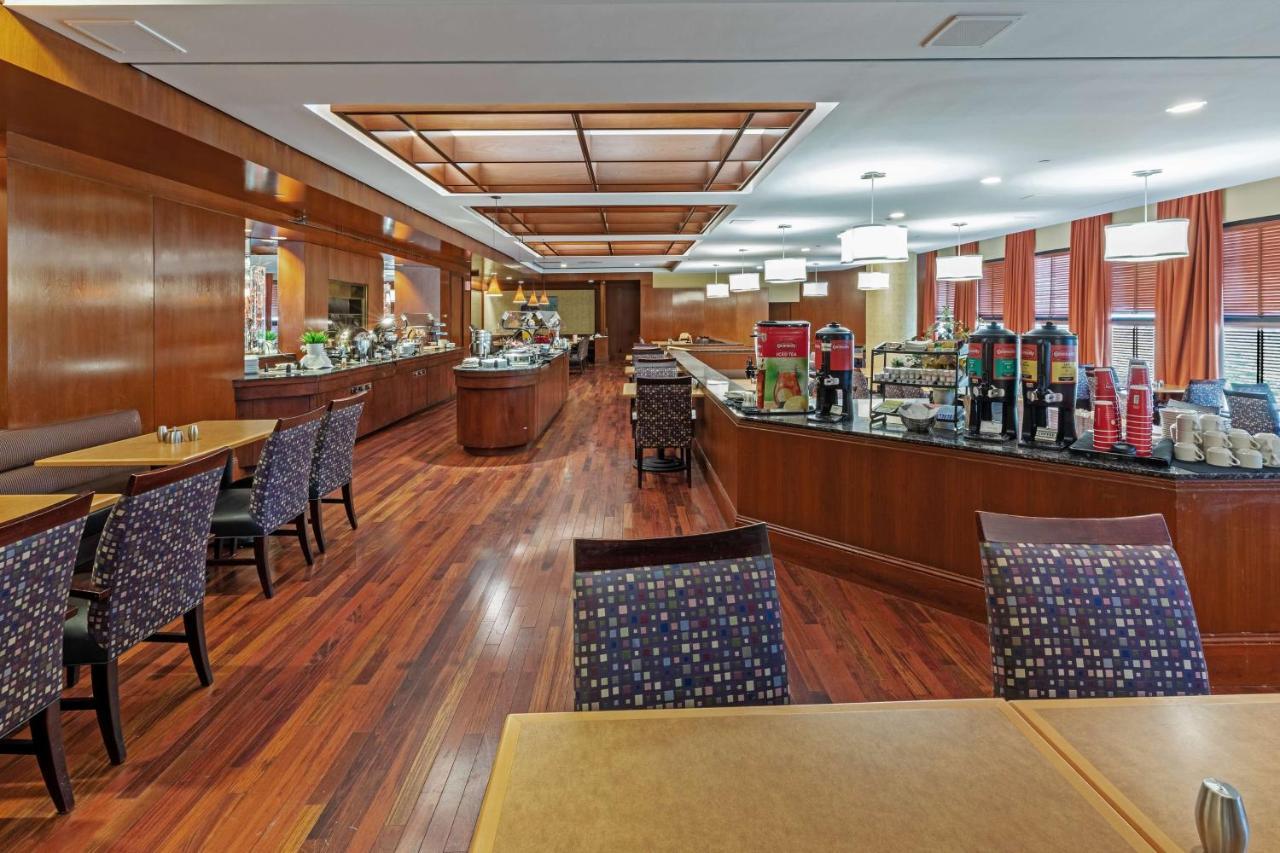 Doubletree By Hilton Tulsa At Warren Place Экстерьер фото