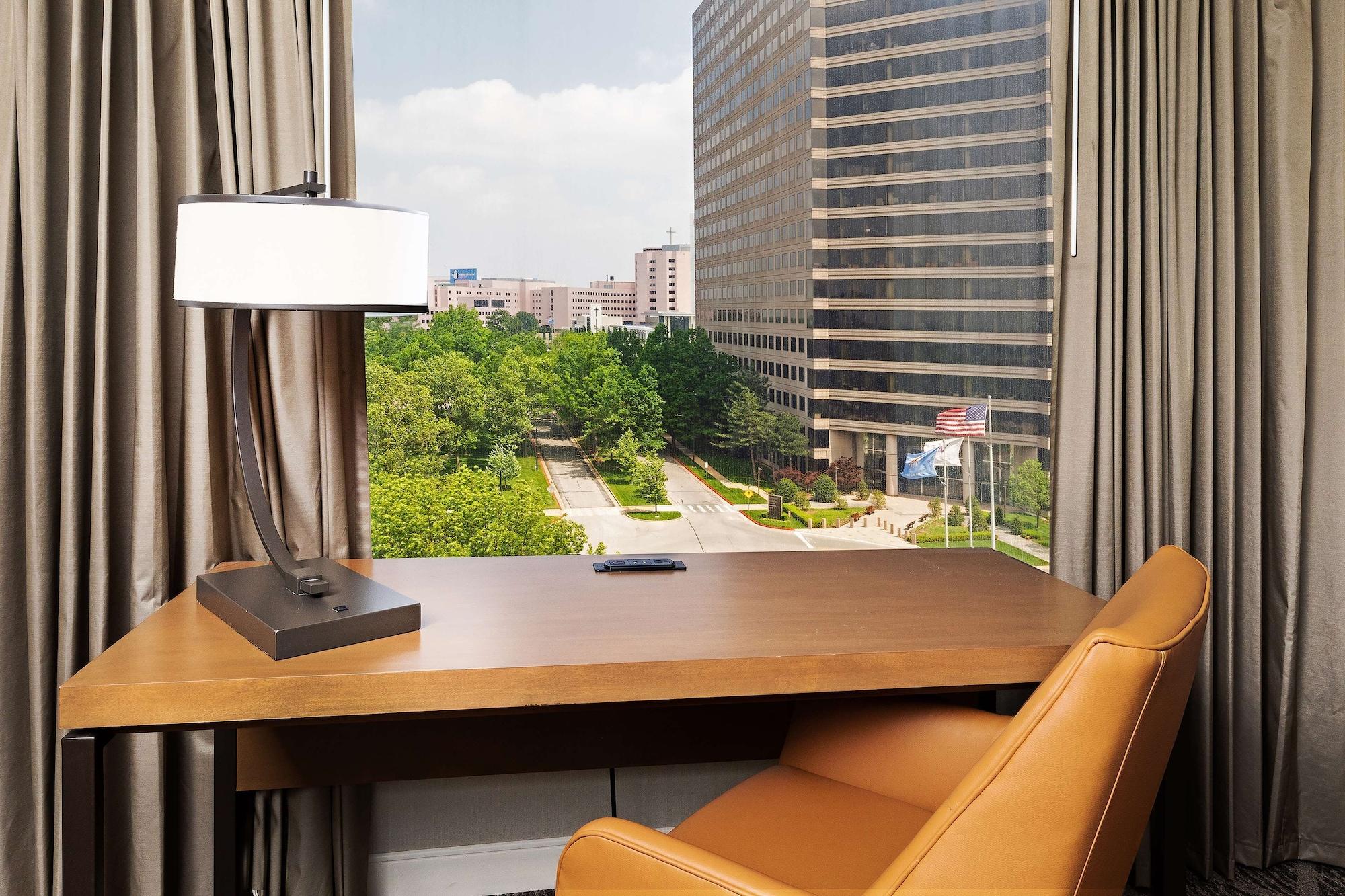 Doubletree By Hilton Tulsa At Warren Place Экстерьер фото