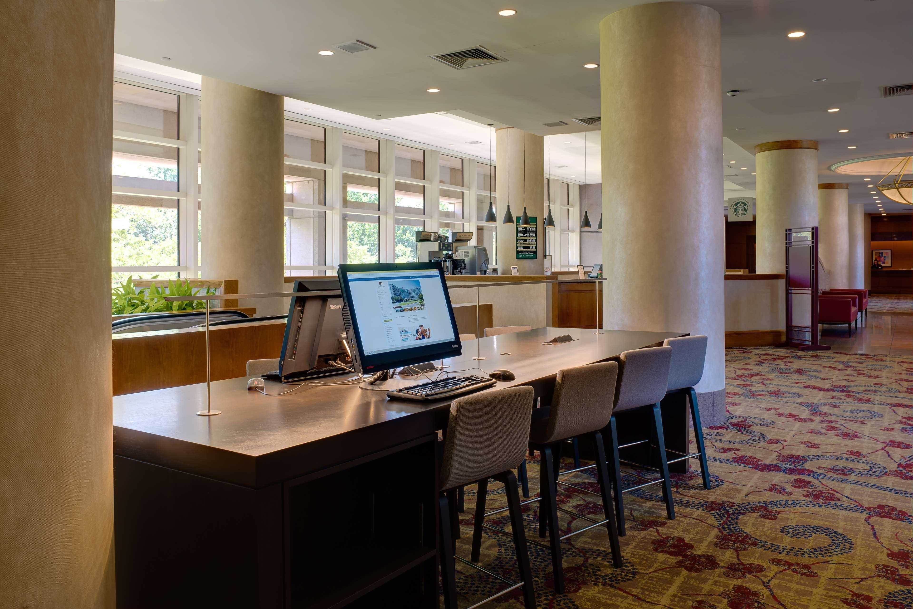 Doubletree By Hilton Tulsa At Warren Place Экстерьер фото
