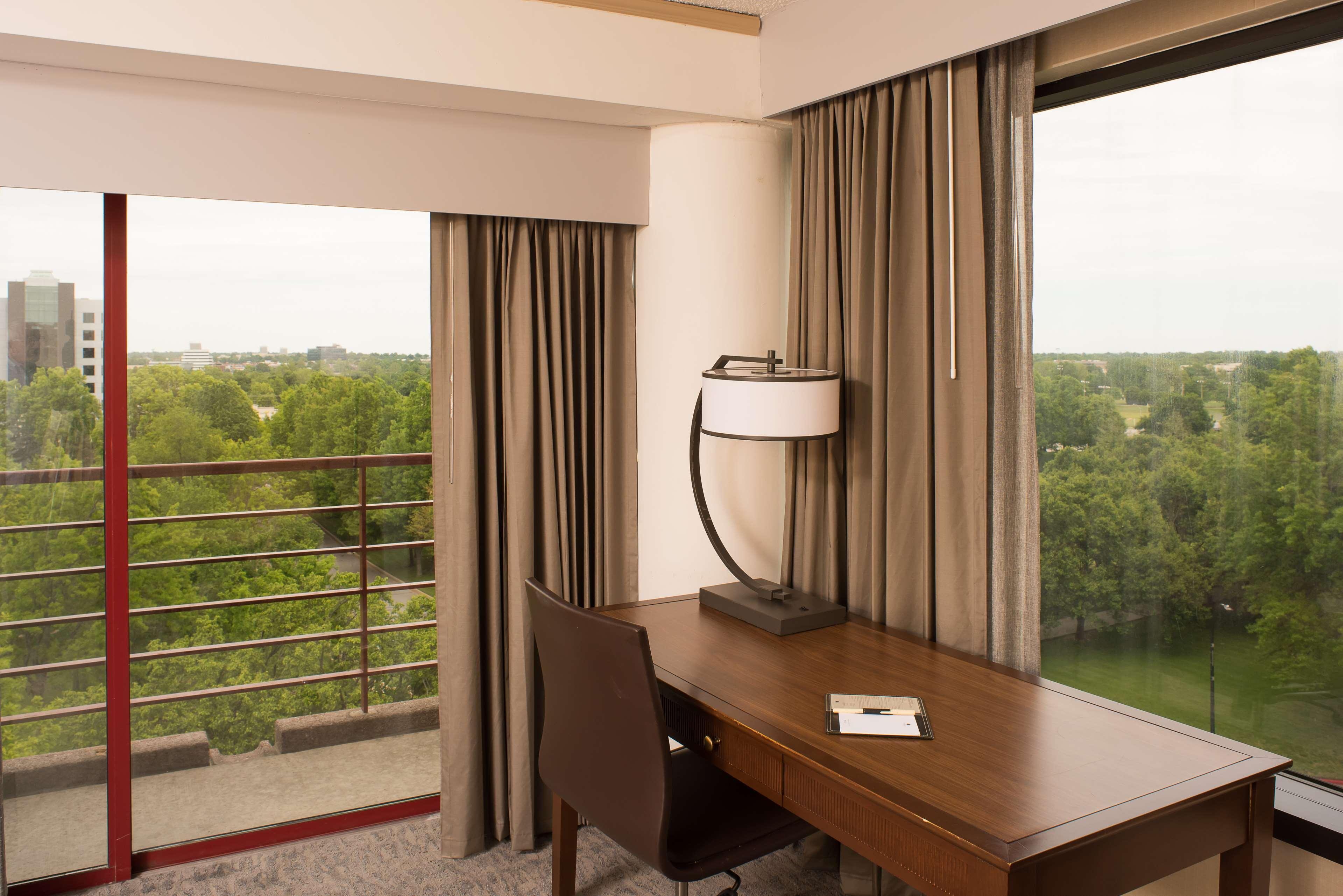 Doubletree By Hilton Tulsa At Warren Place Экстерьер фото