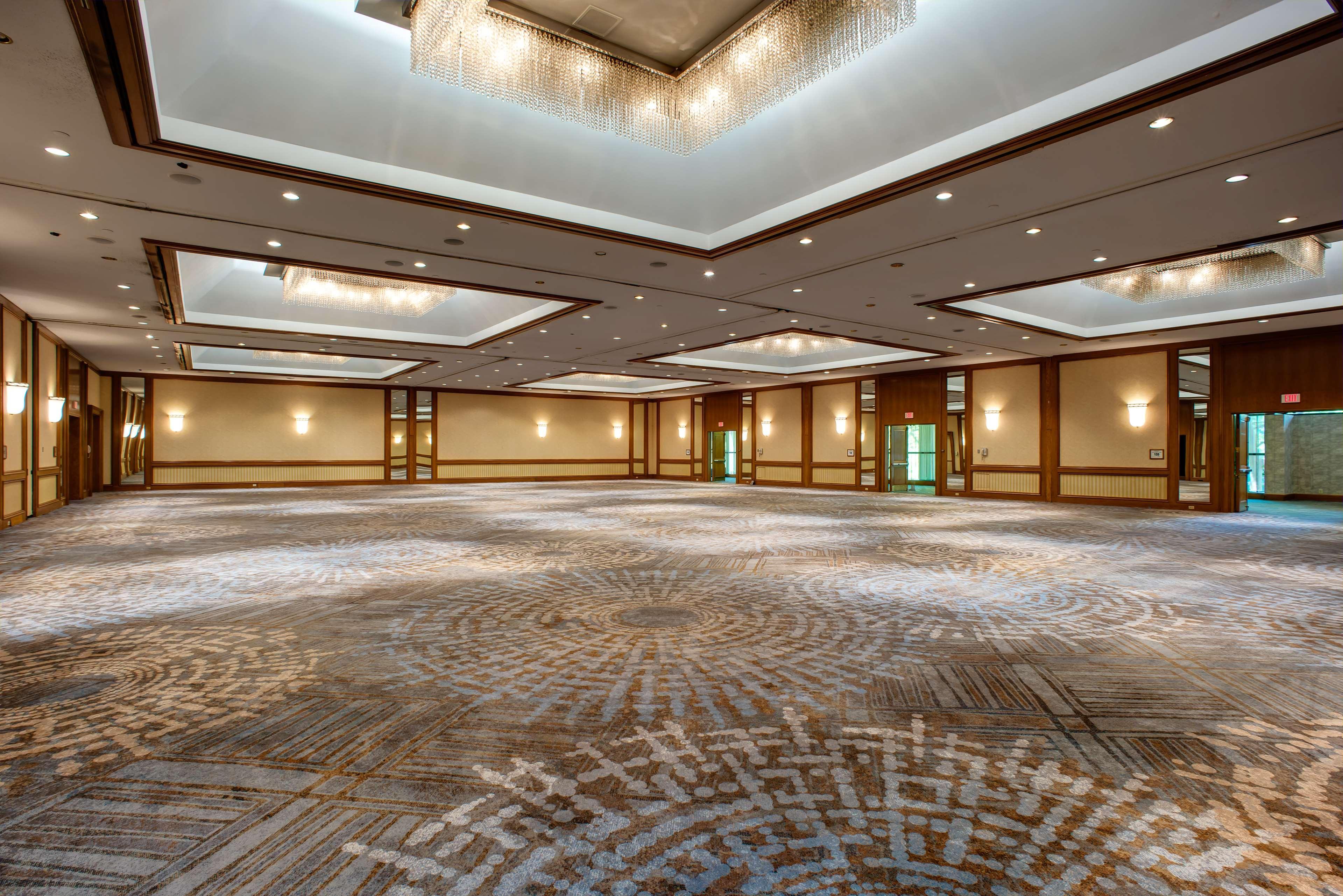 Doubletree By Hilton Tulsa At Warren Place Экстерьер фото