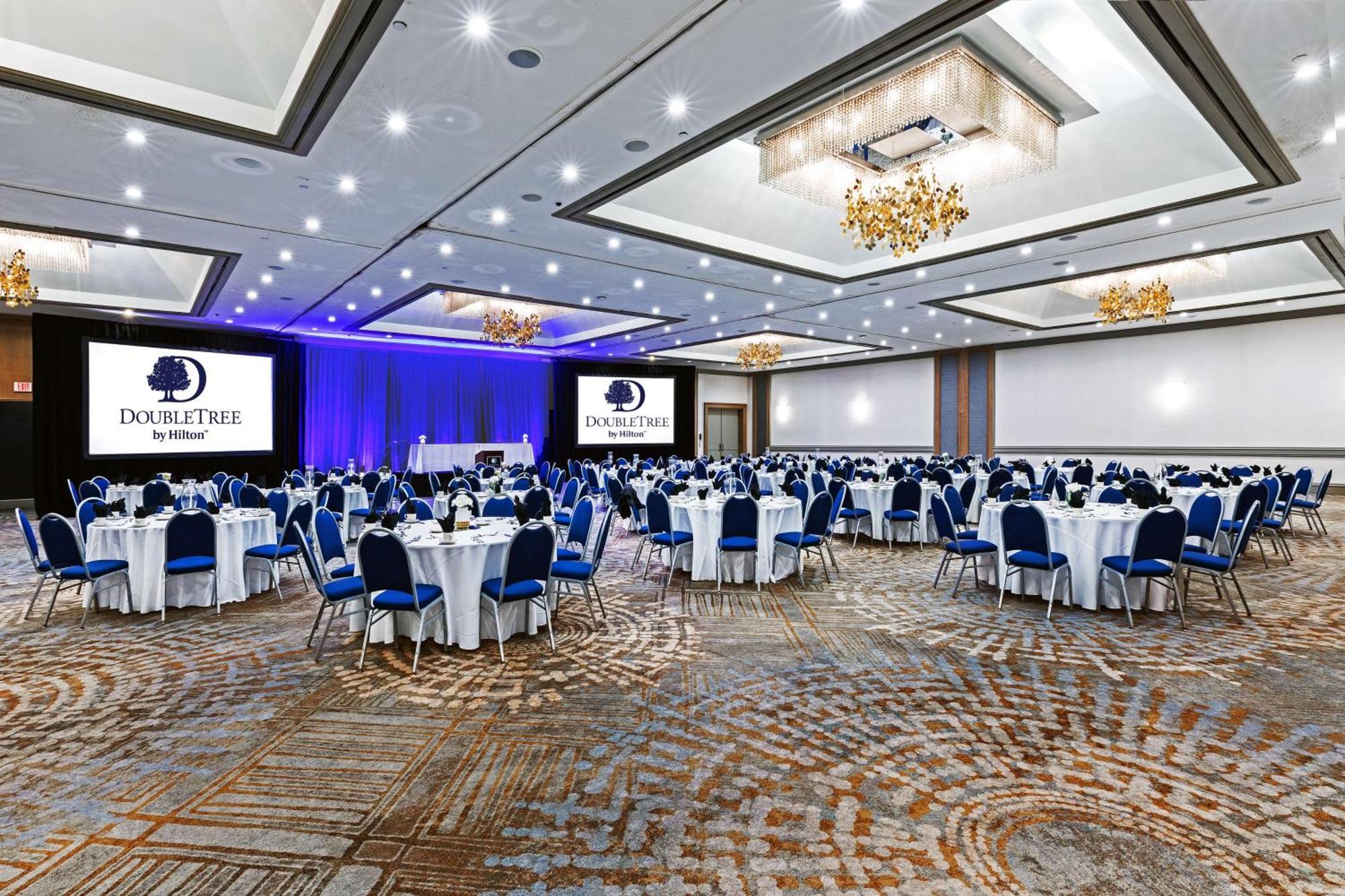 Doubletree By Hilton Tulsa At Warren Place Экстерьер фото