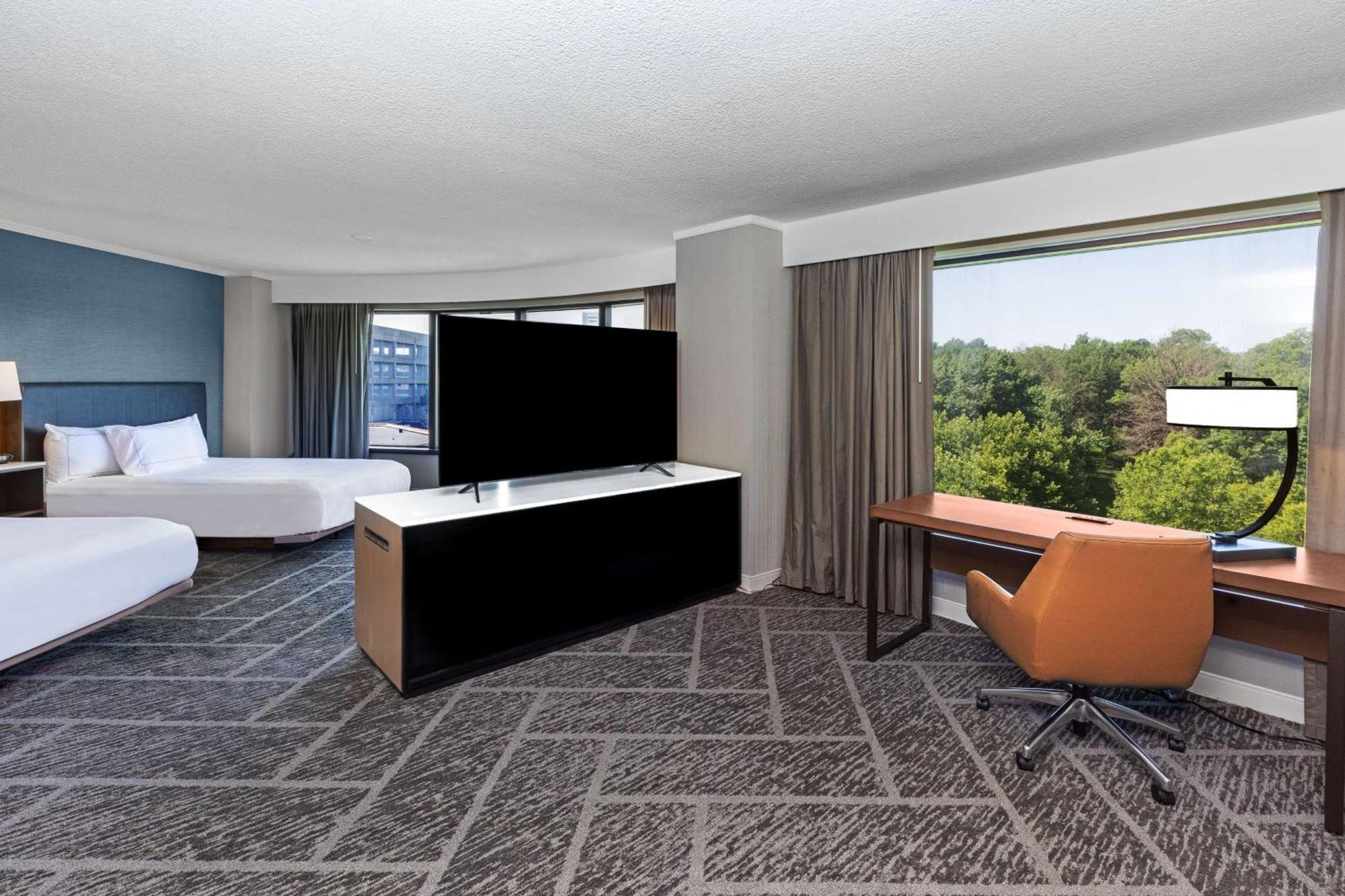 Doubletree By Hilton Tulsa At Warren Place Экстерьер фото