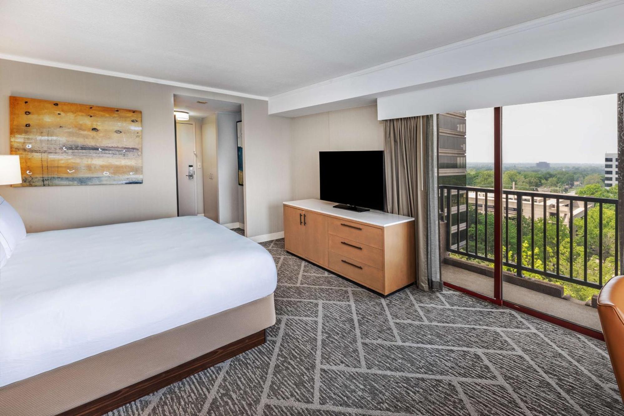Doubletree By Hilton Tulsa At Warren Place Экстерьер фото