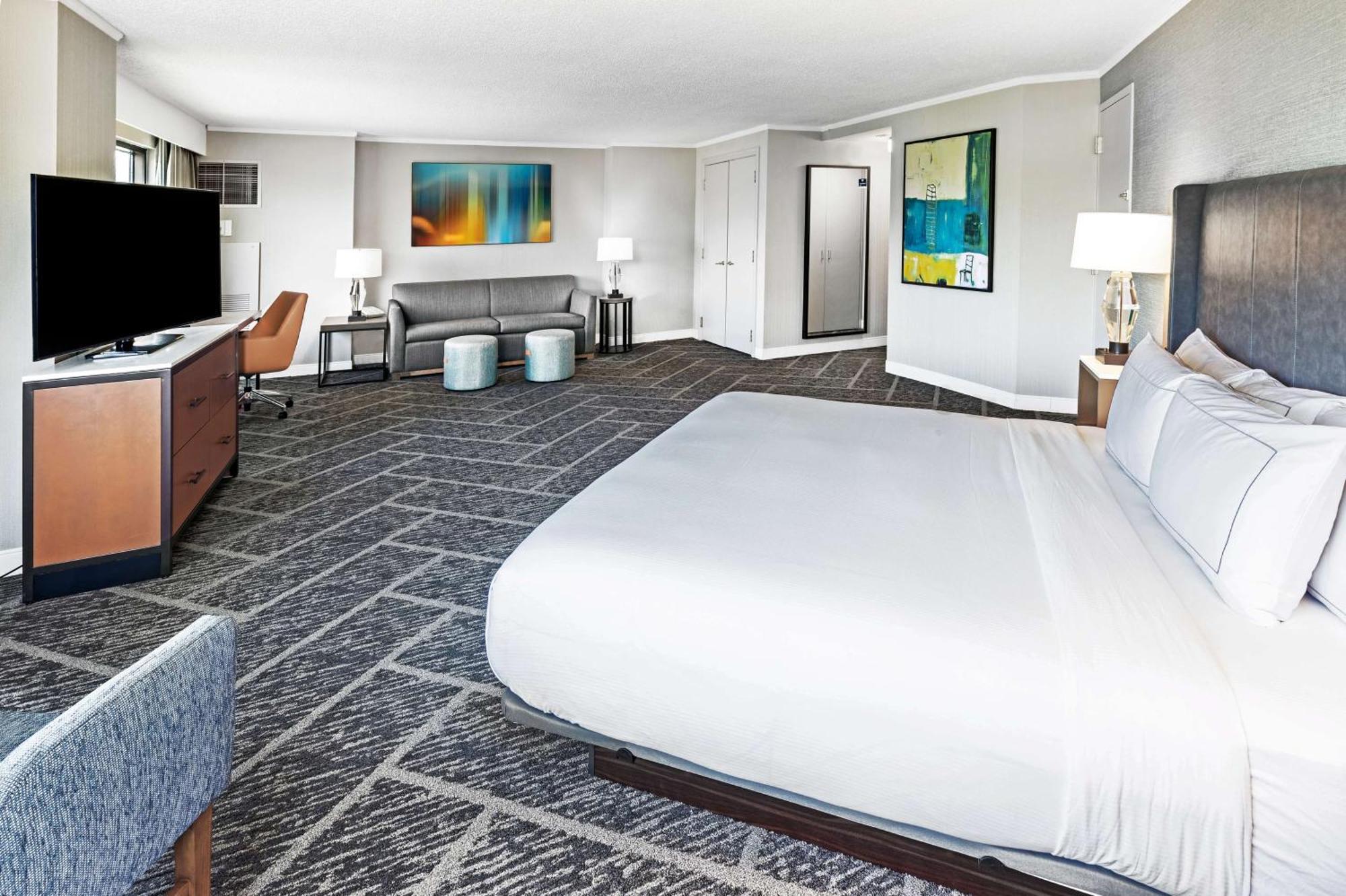 Doubletree By Hilton Tulsa At Warren Place Экстерьер фото