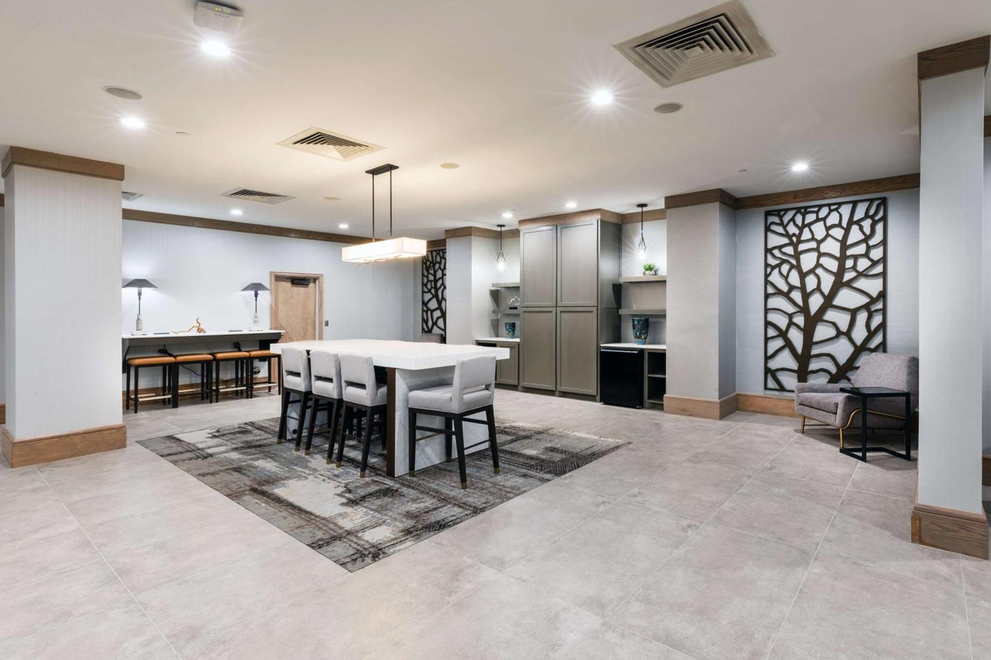 Doubletree By Hilton Tulsa At Warren Place Экстерьер фото