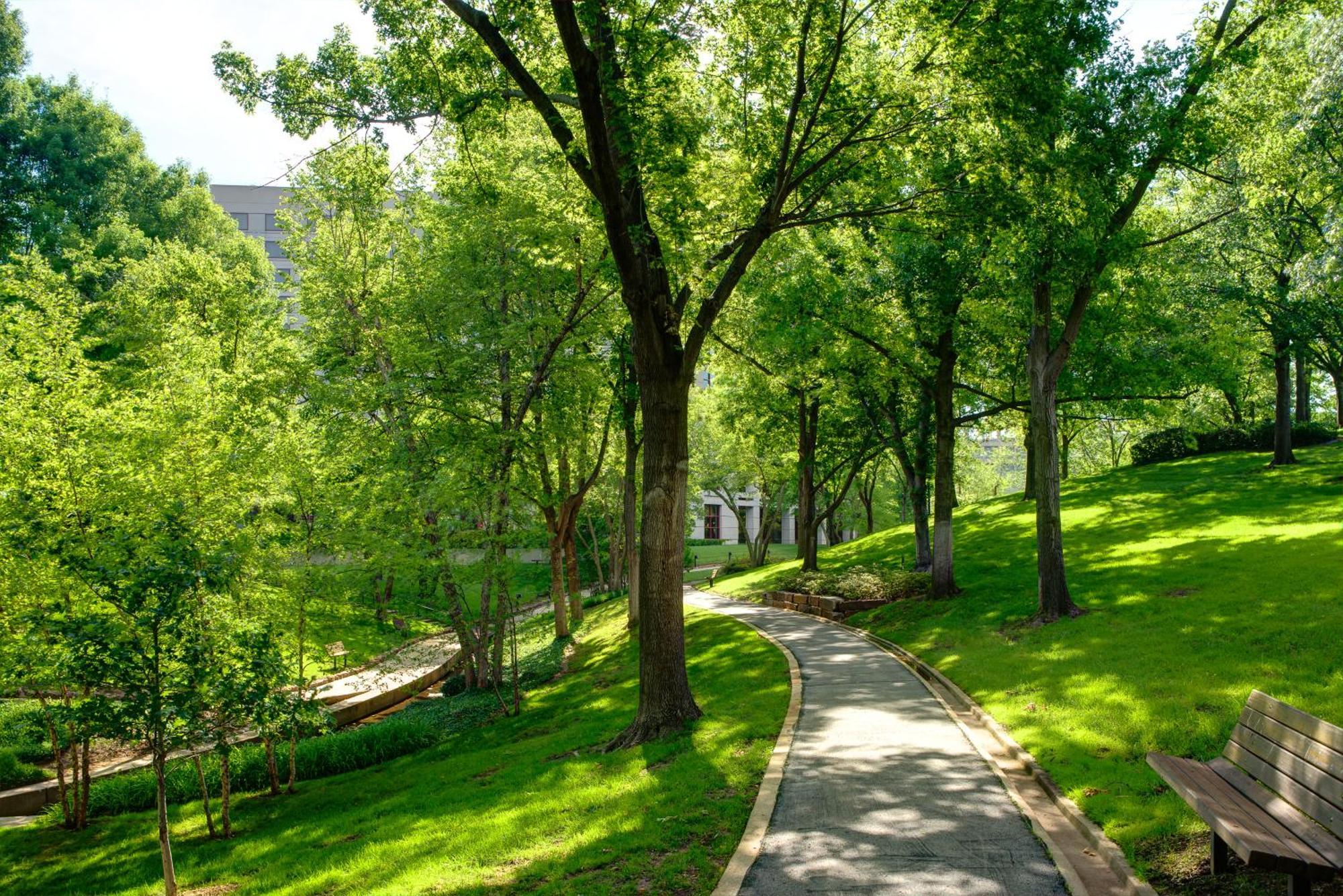 Doubletree By Hilton Tulsa At Warren Place Экстерьер фото